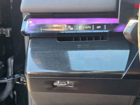 Used 2025 BMW i5 xDrive40 image 36