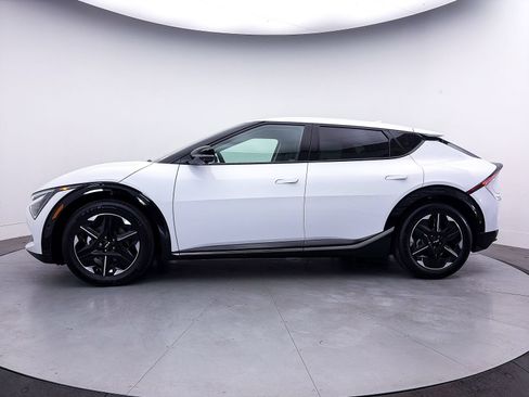 Used 2025 Kia EV6 Wind RWD image 40