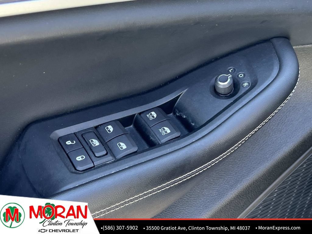 Used 2023 Jeep Grand Cherokee Limited AWD/4WD image 17