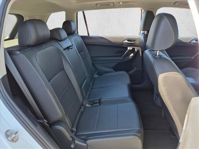 Used 2020 Volkswagen Tiguan SE w/ Panoramic Sunroof Package FWD image 17