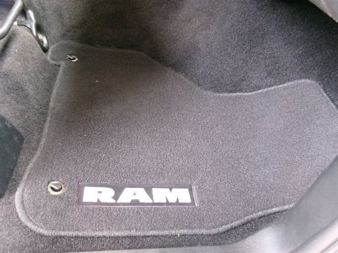 Used 2017 RAM 1500 Express RWD image 26