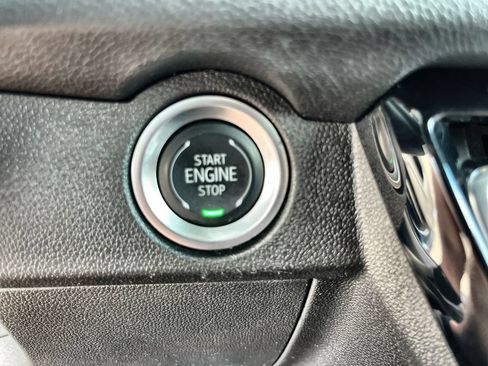 Used 2025 Chevrolet Traverse LT w/ Sun and Wheel Package AWD/4WD image 17