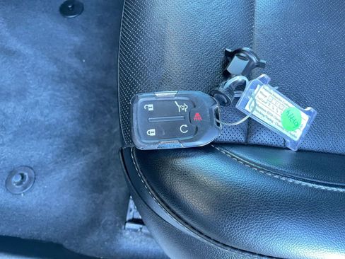 Used 2023 GMC Acadia SLT image 27