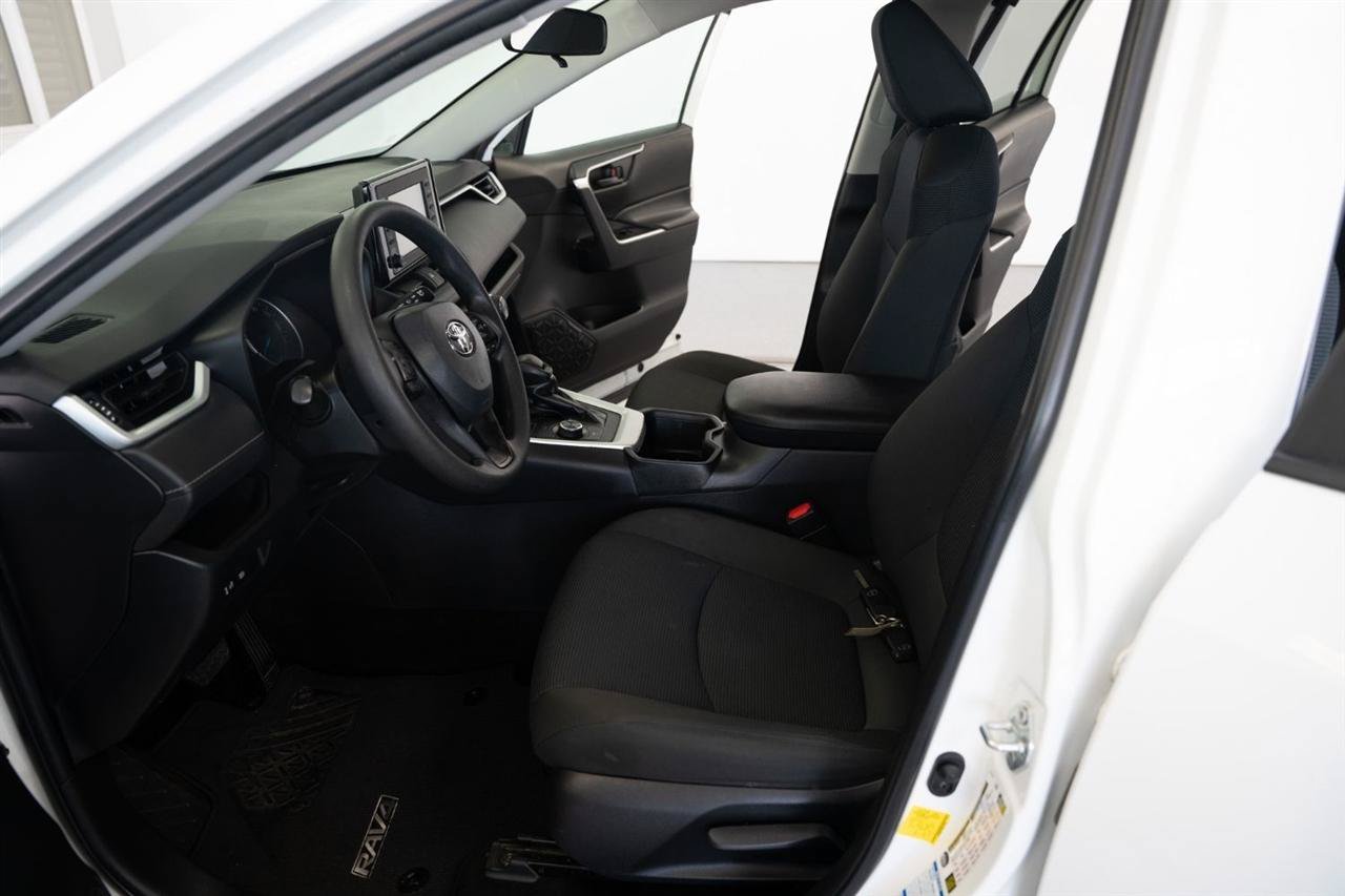 Used 2022 Toyota RAV4 LE AWD/4WD image 10