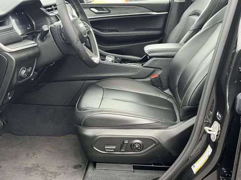 Used 2023 Jeep Grand Cherokee Limited AWD/4WD image 13