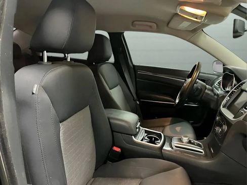 Used 2022 Chrysler 300 Touring w/ Sport Appearance Package RWD image 15