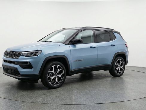 Used 2025 Jeep Compass Limited AWD/4WD image 3