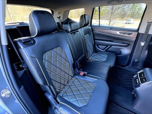 Used 2024 Volkswagen Atlas SEL Premium R-Line image 19
