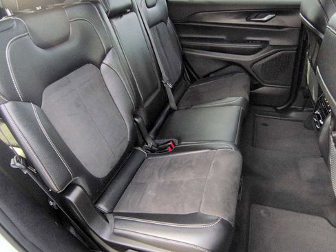 Used 2023 Jeep Grand Cherokee L Laredo image 20