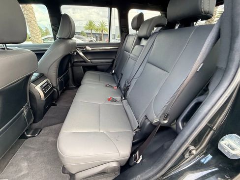 Used 2023 Lexus GX 460 Premium image 18