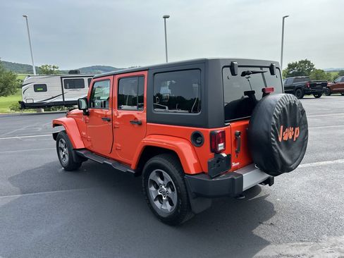 Used 2015 Jeep Wrangler Unlimited Sahara w/ Dual Top Group AWD/4WD image 5