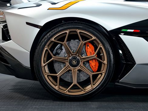 Used 2021 Lamborghini Aventador SVJ image 36