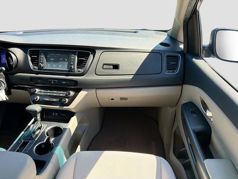 Used 2021 Kia Sedona LX image 17