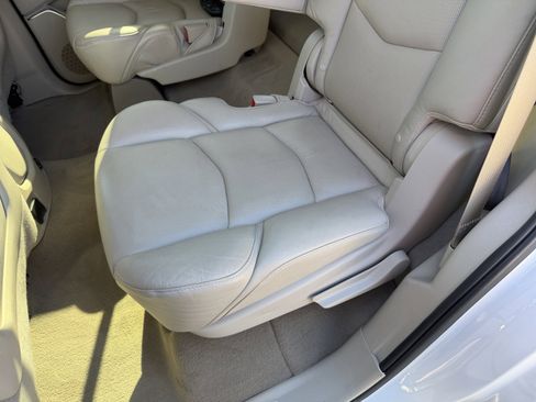 Used 2020 Cadillac Escalade Premium Luxury image 28