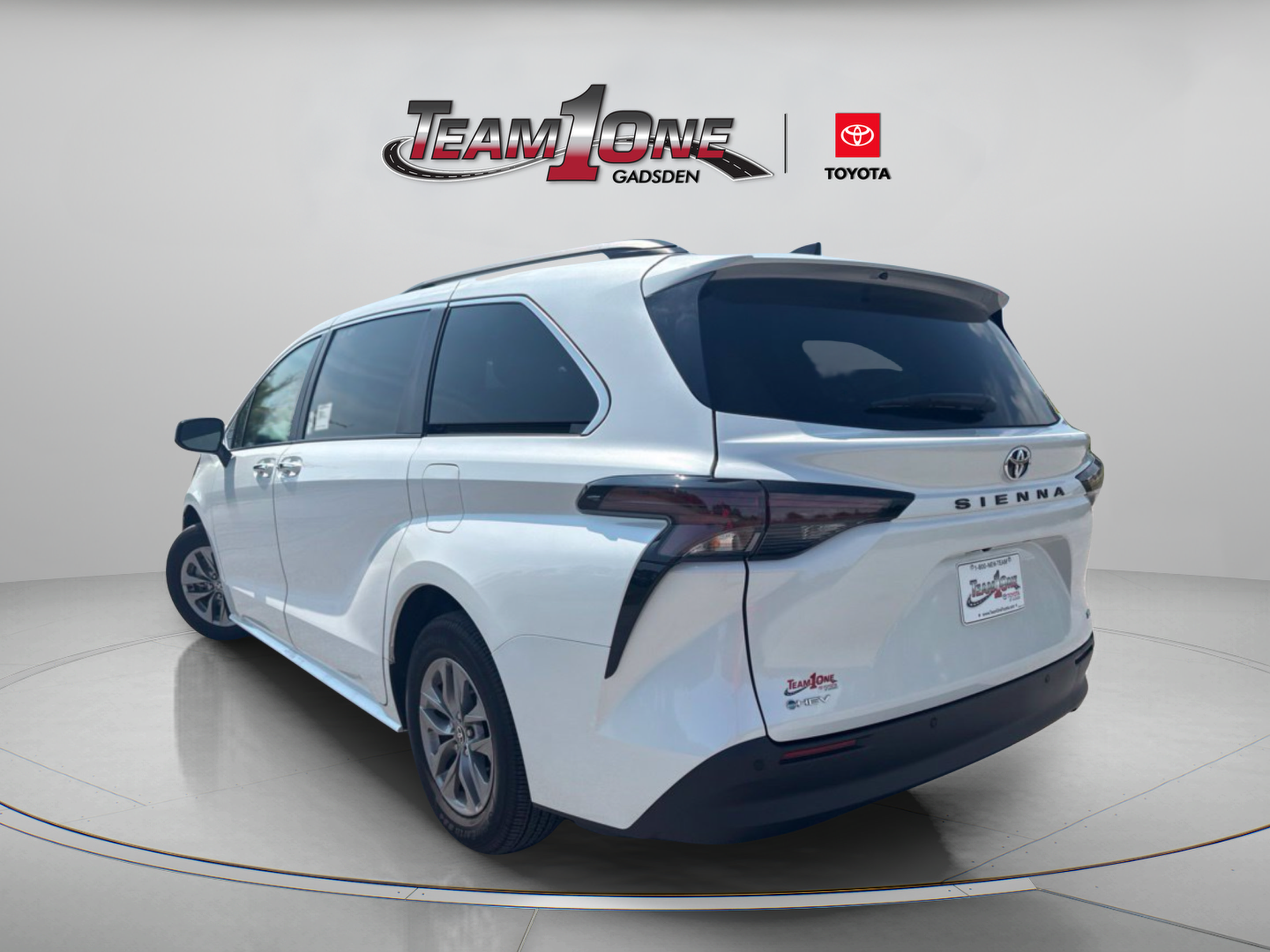 Certified 2026 Toyota Sienna XLE FWD image 8