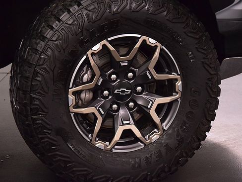 Used 2024 Chevrolet Colorado ZR2 w/ ZR2 Convenience Package III image 12