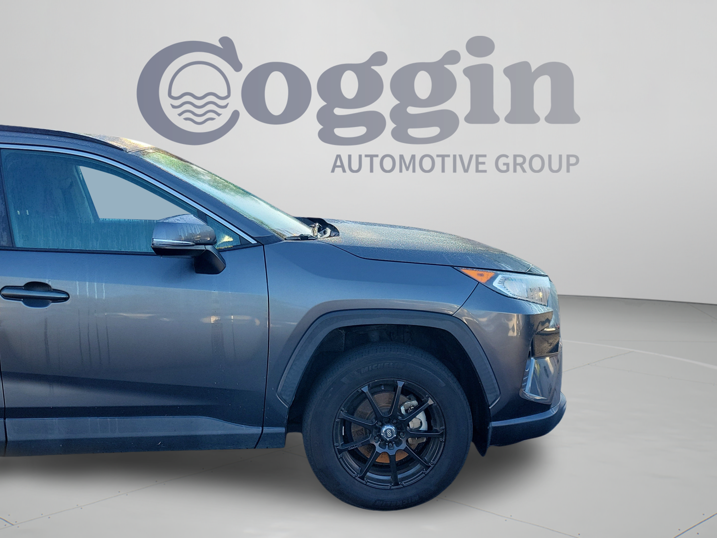 Used 2021 Toyota RAV4 XLE w/ Convenience Package FWD image 13