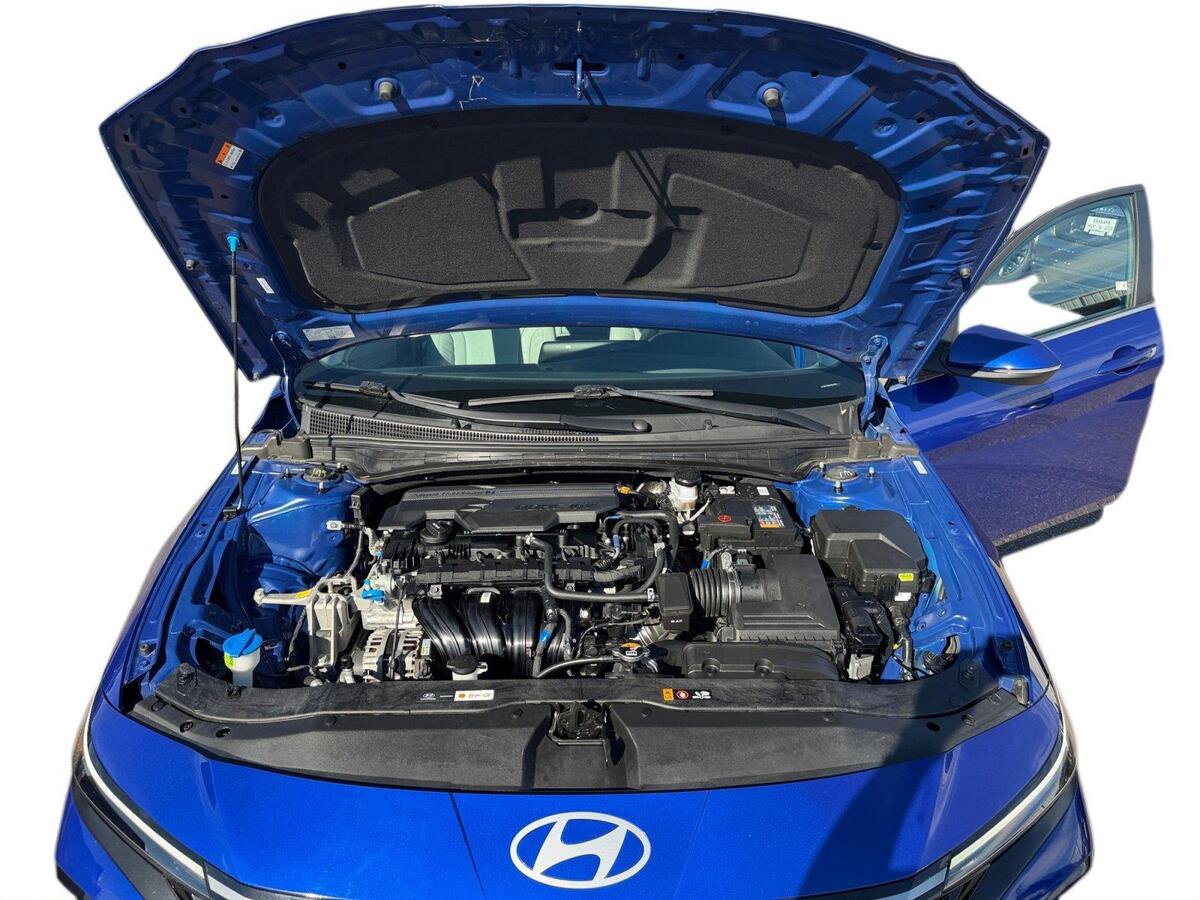 Used 2025 Hyundai Elantra Limited FWD image 16