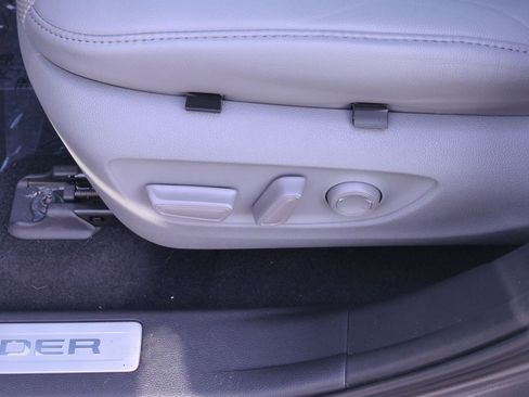 Used 2021 Toyota Highlander Limited image 18