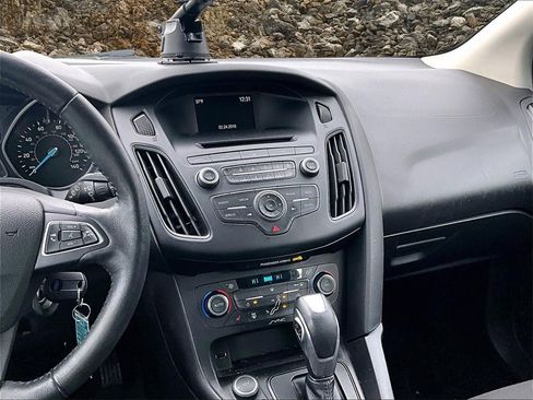 Used 2016 Ford Focus SE image 6