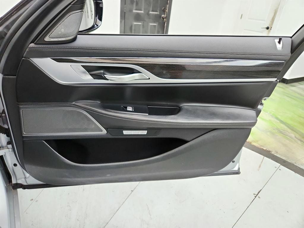 Used 2016 BMW 750i xDrive AWD/4WD image 28