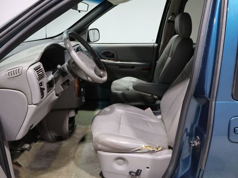 Used 2002 Oldsmobile Silhouette GLS w/ Towing Pkg image 2