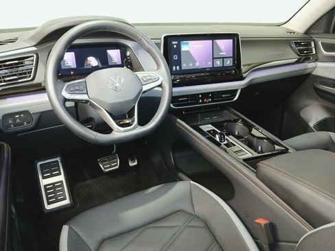 Used 2025 Volkswagen Atlas Peak Edition SE AWD/4WD image 9