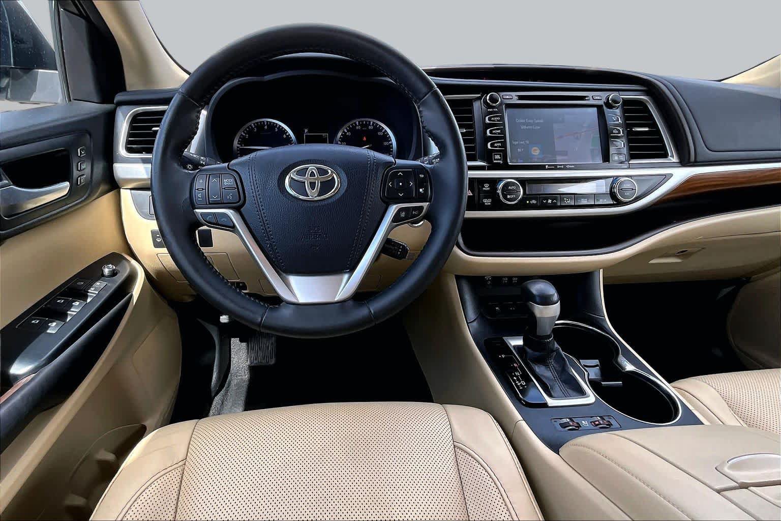 Used 2017 Toyota Highlander Limited FWD image 6