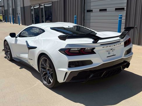 Used 2024 Chevrolet Corvette Z06 w/ Z07 Performance Package w/ Z07 Performance Package RWD image 21