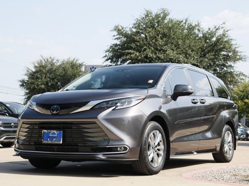 Used 2024 Toyota Sienna Limited AWD/4WD image 7