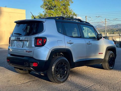 Used 2016 Jeep Renegade Trailhawk image 6