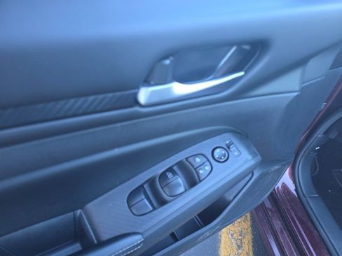 Used 2024 Nissan Altima 2.5 SV image 14