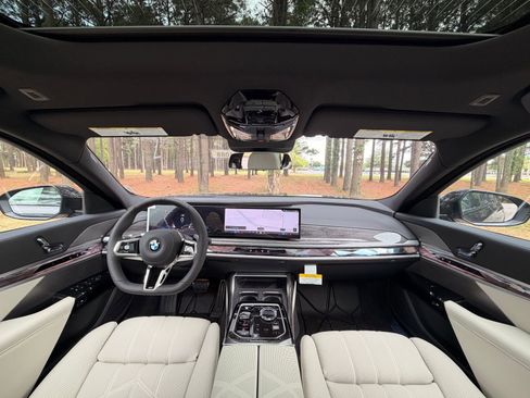 New 2026 BMW 740i RWD image 2