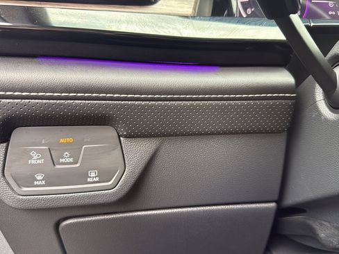 Used 2024 Volkswagen Atlas SEL Premium R-Line AWD/4WD image 17