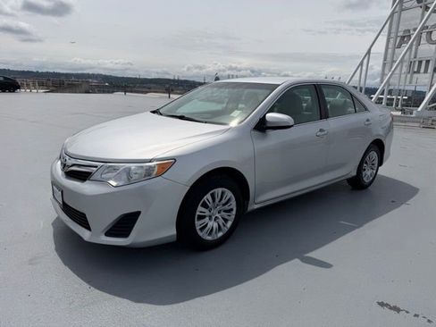 Used 2012 Toyota Camry LE FWD image 7
