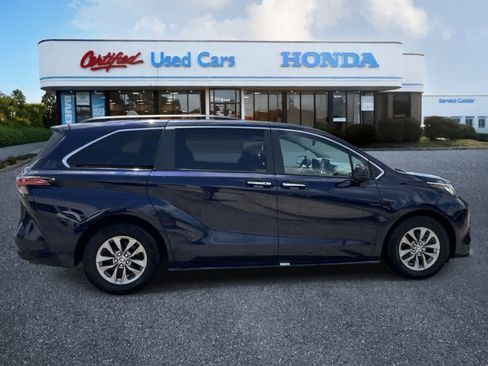 Used 2022 Toyota Sienna XLE FWD image 6