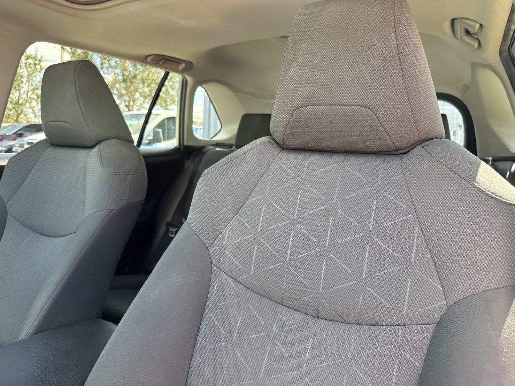 Used 2021 Toyota RAV4 XLE w/ Convenience Package FWD image 24
