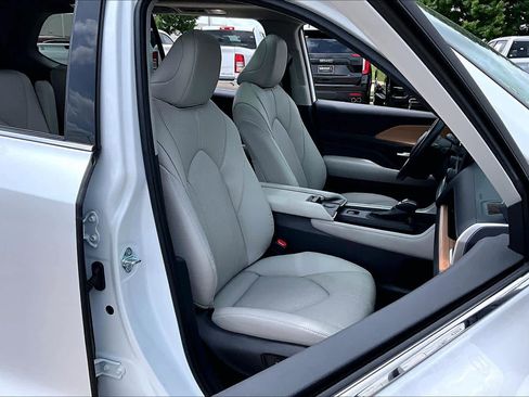 Used 2025 Toyota Grand Highlander FWD image 9