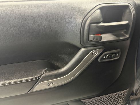 Used 2018 Jeep Wrangler Unlimited Sport AWD/4WD image 17