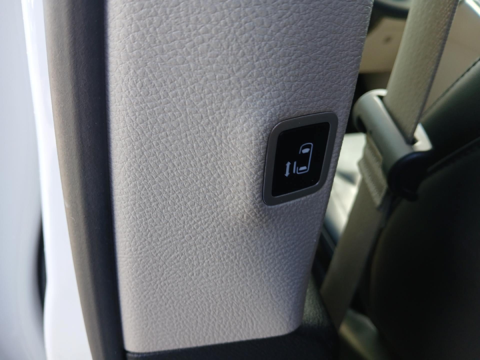 Used 2024 Chrysler Pacifica Touring-L FWD image 16