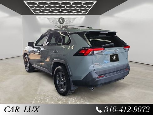 Used 2022 Toyota RAV4 XLE w/ Convenience Package FWD image 3