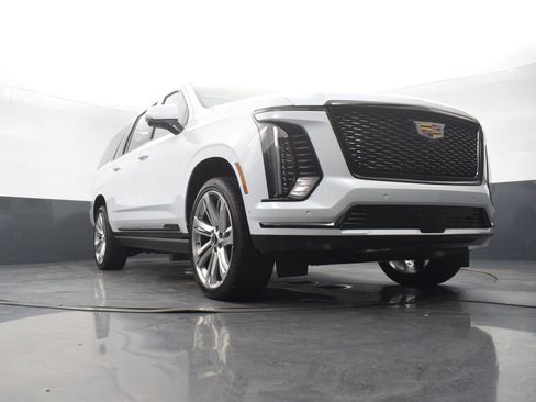 Certified 2026 Cadillac Escalade ESV Sport w/ Touring Package AWD/4WD image 46