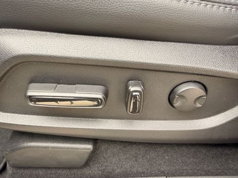 Certified 2025 Honda Pilot Touring image 13