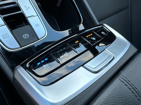 Used 2024 Hyundai Santa Cruz Limited image 3