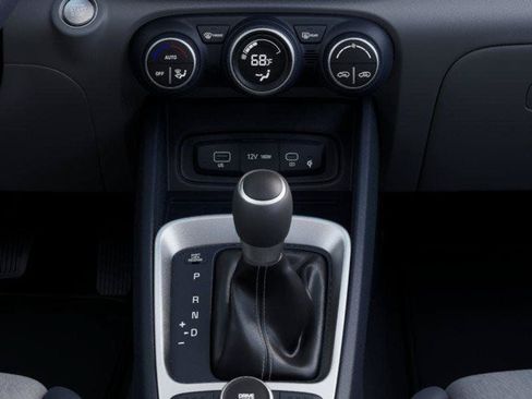 New 2026 Hyundai Venue SEL FWD image 18