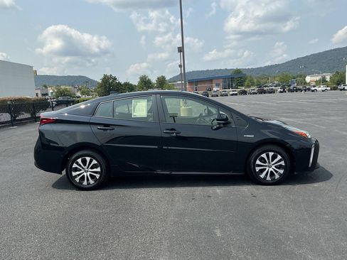 Used 2022 Toyota Prius XLE w/ Advanced Technology Package AWD/4WD image 4