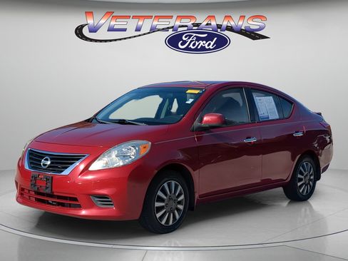 Used 2014 Nissan Versa SV FWD image 1