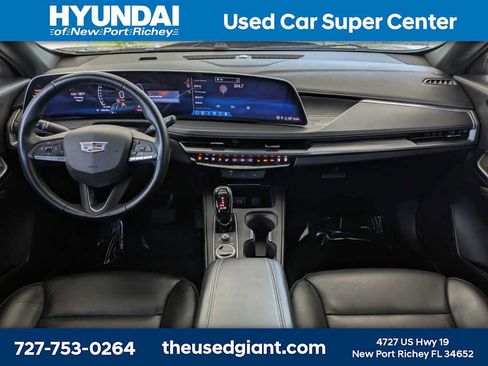 Used 2024 Cadillac XT4 Premium Luxury FWD image 18