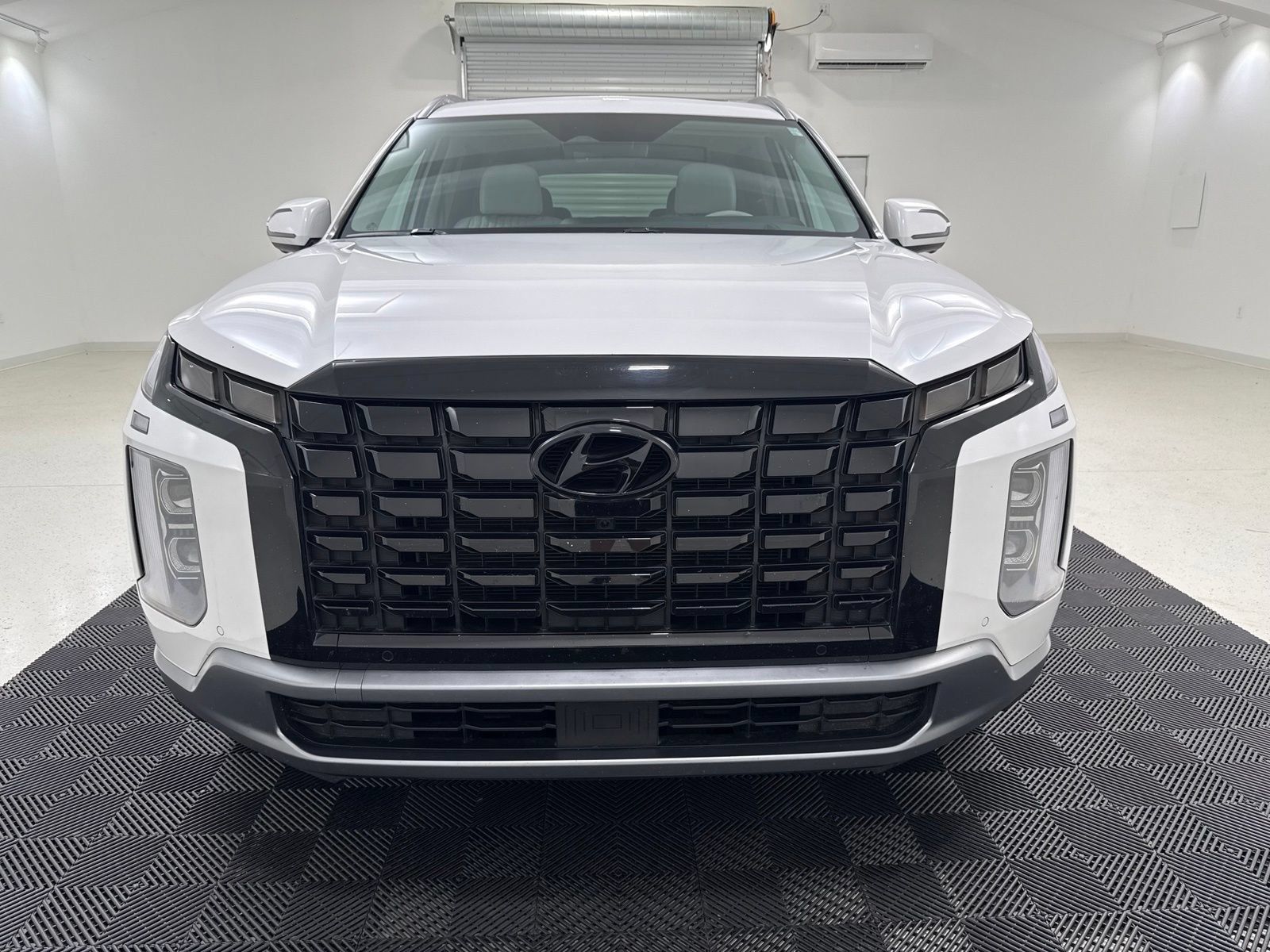 Used 2025 Hyundai Palisade Limited FWD image 2