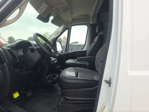 Used 2026 RAM ProMaster 2500 w/ Convenience Group FWD image 3